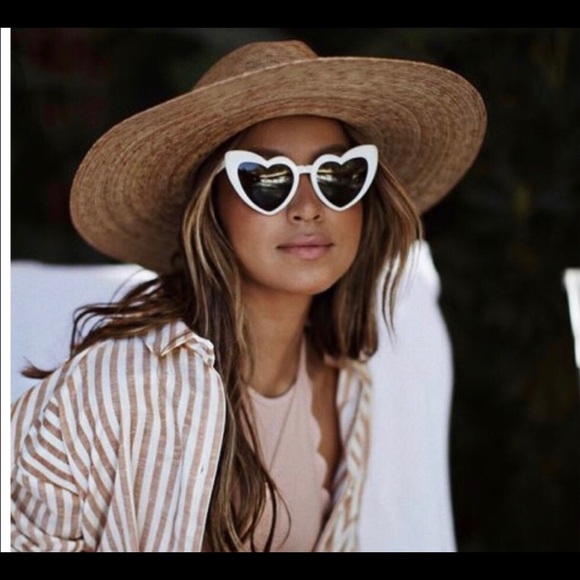 💕New! Trendy hot white heart sunnies💕 - Picture 3 of 5